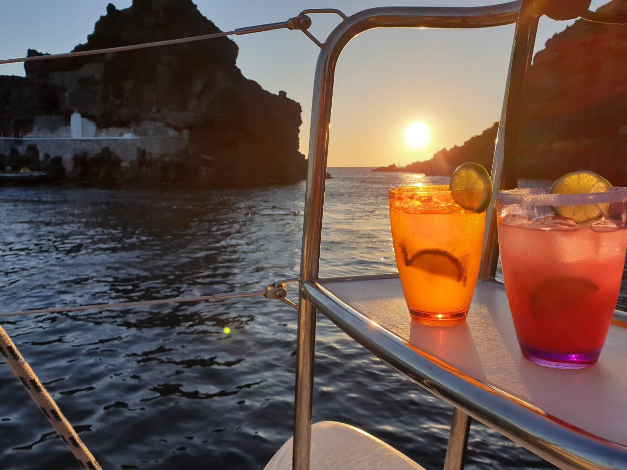 Catamaran Semi-Private Sunset Luxury Cruise with BBQ, Open Bar and Transfers — Santorini 1